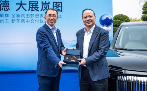 全新岚图梦想家交付宁德时代董事长曾毓群